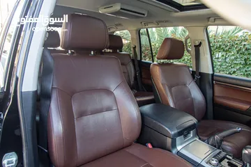  5 Toyota Land Cruiser 2019 Gx-r Grand Touring   السيارة بحالة ممتازة جدا و قطعت مسافة 75,000 كم فقط