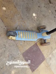 2 سكوتر نظيف شغال بس لبريك مكسور