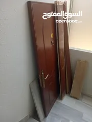  1 باب خشب 98*215 مستعمل معاه كل شي كامل