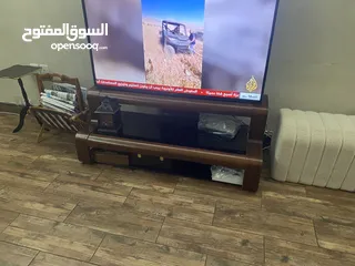  7 طاولة تلفزيون TV unit للبيع في غرفة الجلوس