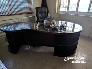  2 اثاث كنب ومكاتب بحاله جيده خشب وحديد