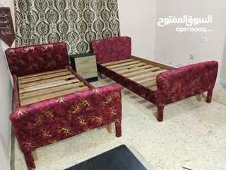  2 تختين منجدين جديد وكومدينا وملحق ادراج للبيع بسعر مغري 70