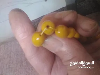  3 مسبحه كهرب بولوني قديمه وزن 26 غرام ناقصه حبه