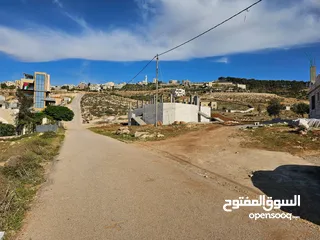  14 ارض مع بيت للبيع