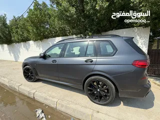  2 BMW X7 M50i