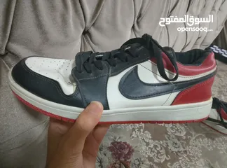  3 جزمه سبورت نايك اصليه سبب البيع صغيره عليه