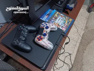  2 بلاي ستيشن 4 سلم بحالة ممتازة  مع كامل اغراضو مستعمل شي بسيط  نضافت الجهاز توب