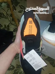  8 حذاء adidas UltraBoost 22 Black Flash Orange اصلي بنص سعره بسعر مغري جدا الفضل للمشي والراحة