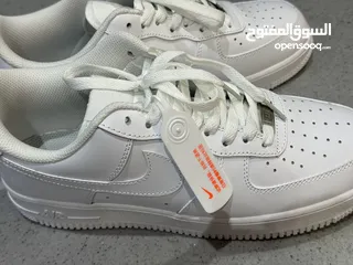  2 حذاء Nike Air Force 1 أبيض جديد – مقاس 43