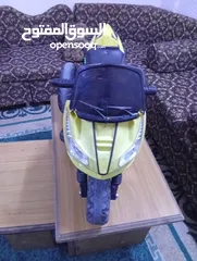  10 دراجة كهرباء شحن بحالة ممتازه شغالة 100/100 على الفحص
