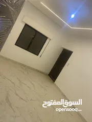  17 بيت للبيع يحوي على شقتين كل شقه لها سطحها الخاص بقوشان منفصل