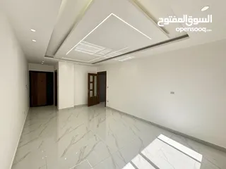  24 شقة للبيع مميزة جدآ في البنيات طريق المطار جامعة البترا ثالث مع الروف من المالك مباشرة