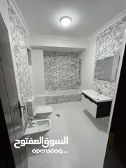  30 بليط وفني تركيب بديل الرخام وبديل الخشب