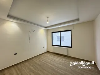  20 شقه شبه ارضي مميزة مساحة 240م مع تراس 200م بسعر مميز (مشروع 112)