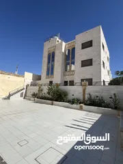  30 فيلا شبه قصر للبيع 3 طوابق