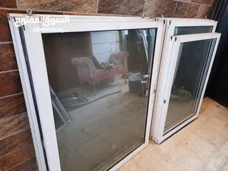  2 شبابيك المنيوم لون ابيض زجاج أخضر بحال الوكاله عدد15