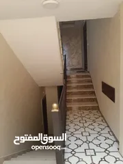  6 شقه سكنيه فارغه للبيع بسعر مغري