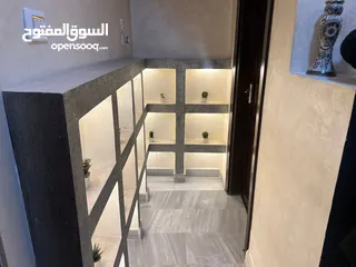  6 شقه طابق ارضي كامله مع العفش او بدون بحاله ممتازه للبيع