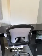  5 مكتب دراسي للبيع مستعمل الطاوله العرض :120cm الطول 80cm العمق 40cm الكرسي كروم ويتحمل اوزان ثقيله