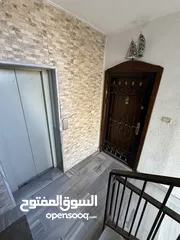  21 شقة مميزة طابق ثالث مع روف 3 غرف نوم 3 حمامات مفروشة للبيع