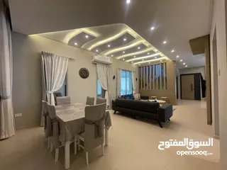  13 فيلا فخمة للبيع في ديار المحرق مفروش /  Luxurious villa for sale in Diyar Al Muharraq, furnished