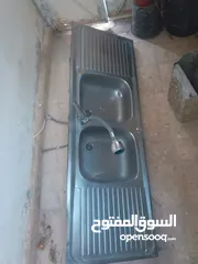  2 رخام مطبخ مع الخزائن   و مجلى عدد 2   و مغسلة بحاله جيده جدا    للبيع بسعر مغري