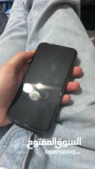  2 iPhone 11 بحالة الوكالة