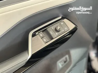  6 ID.6 2022 Crozz Pro بحال الوكاله عدادات من 7 الاف وحتى 34 الف كم متوفر عدة سيارات واضافات مختلفه