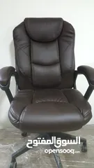  4 كرسي مدير فخم تصميم جميل وجودة عالية و هيكل متين...  غطاء المقعد مصنوع من جلد عالي الجودة .