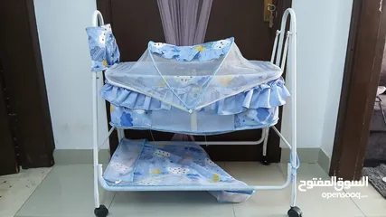 2 تخت بيبي بحالة جيدة