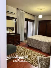  12 شقة مفروشة ثلاث غرف نوم بموقع مميز إطلالة مفتوحة، و يوجد رووف غرفتين بعبدون ايجار سنوي