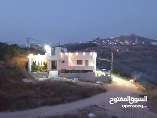  11 منزل للبيع