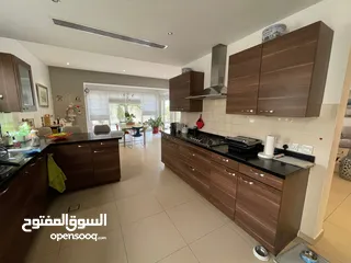  5 فیلا راقیه /4  غرف نوم /سعر خیالیLuxury villa / 4 bedrooms / fantastic price