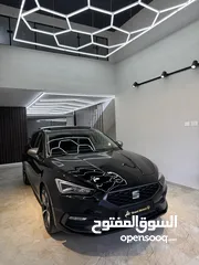  1 سيات ليون اف ار 2021 ولا غرام بويه مع فتحه سقف فل فل عداد قليل بسعر مميز جدا غير قابل للشكات نهائيا