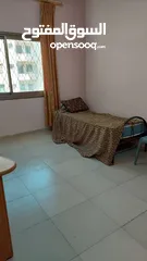  7 شقه مقابل الاكاديميه واسعه. مطله  سكن طالبات  180م2  بسعر مناسب