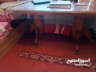  2 طاولة سفرة مع 5 كراسي وخشب ثقيل جدا الطاولة  وتخت ثقيل جدا الخشب  فقط من غير الفرشة وكوميدنا