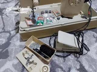  4 ماكنه خياطه سنجر مستعمله + طاولة كوي كبيره الحجم