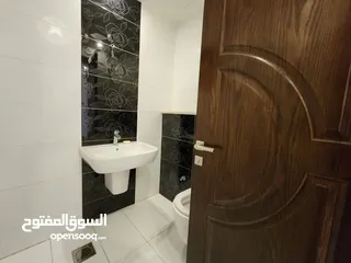  5 شقة فارغة للبيع في دير غبار ref : 14244
