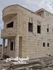  2 فيلا مكونة من طابقين مع بركة مع قطعة أرض للبيع