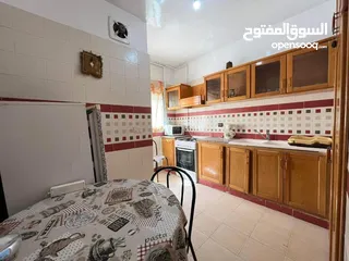  2 شقة مفروشة  غرفة و صالة  حي الواحات على طريق المرسي تونس العاصمة