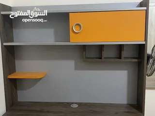  4 مكتب دراسي للبيع مستعمل بحاله جديد سبب البيع ضيق المكان سعرو 120د و رح ابيعو 50د لا يوجد فيه اي شخط