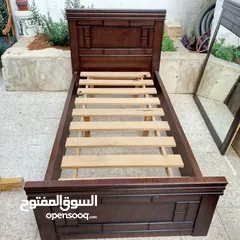  3 غرفة نوم شبابيه عباره عن تختين وتواليت ومراي وخزانه سحاب درفتين وكومودينا