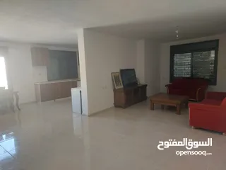  1 للايجار شقه فارغه البيره مقابل سوبر ماركت الشني والمقاطعه