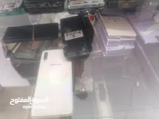  29 قطع تلفون ايباد تابلت اصليه مستعملة