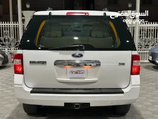  4 Ford Expedition XLT