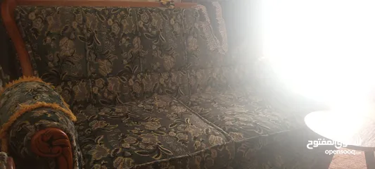  3 طقم كنب للبيع بحالة ممتازة جدا