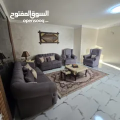  3 شقة فاخرة للإيجار بتصميم مودرن في حي هادئ وقريب من الخدمات