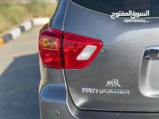  19 NISSAN PATHFINDER 2018 GCC 4WD