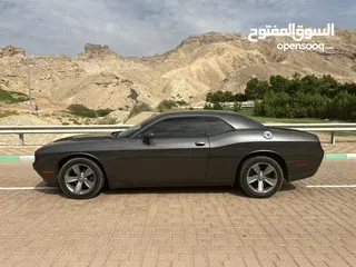  8 Dodge challenger