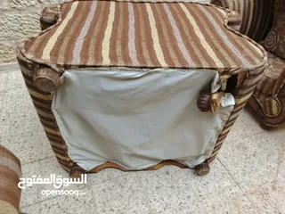  9 كنب كلاسيك للبيع من اربع قطع مناسب لصالون ومناسب غرفة جلوس ومناسب لغرفه ضيوف خشب اوزان ابيض
